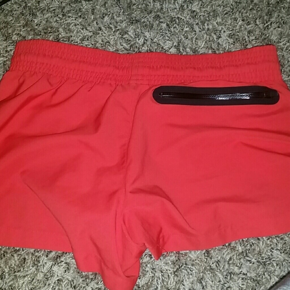 Red shorts - Picture 3 of 3